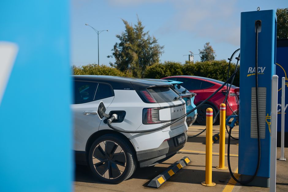 Australians' rush to buy EVs and hybrids helps drive June quarter GDP growth