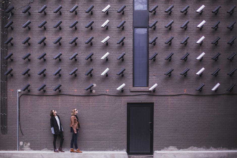 Australia's eSafety Commissioner calls for smart glasses to blur faces by default