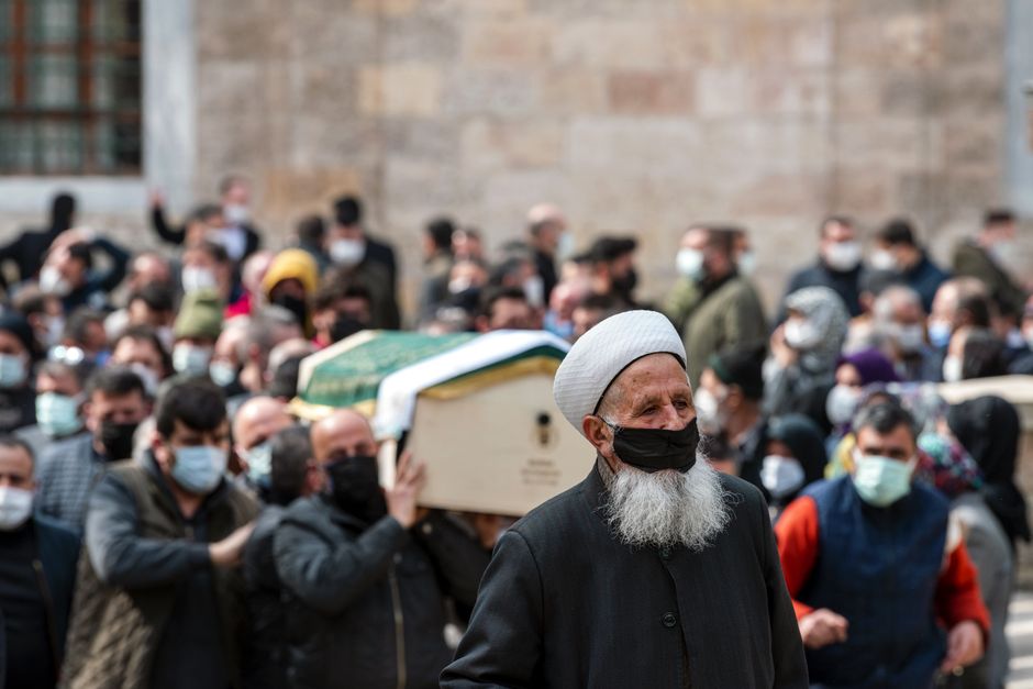 Body of Slain Iranian Supreme Leader Ayatollah Ali Khamenei Carried to Holy Shrine as Crowds Chant 'Kill Trump'