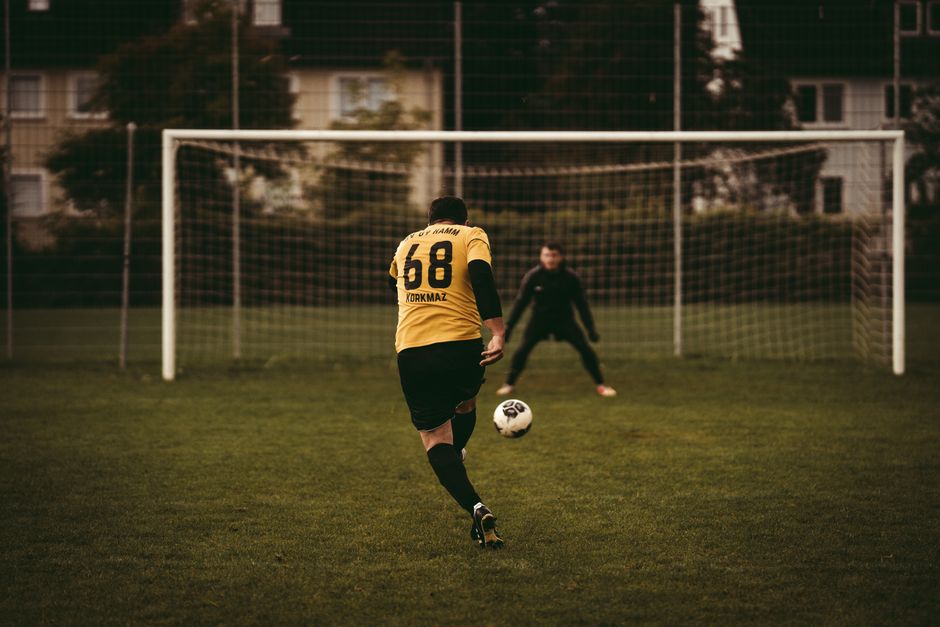 How to Win a Penalty Shootout: Australia's Goalkeeper Legends Lydia Williams and Andrew Redmayne Reveal Their Secrets