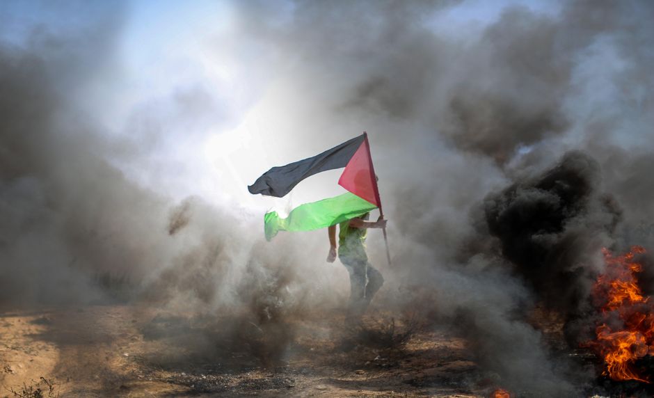 Israeli Strikes Kill 18 in Gaza as Minister Confirms No Deal to Halt Attacks