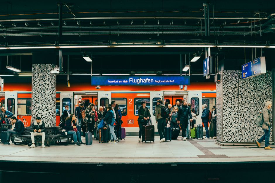 V/Line passengers stranded for second day as Telstra outage cripples regional rail network